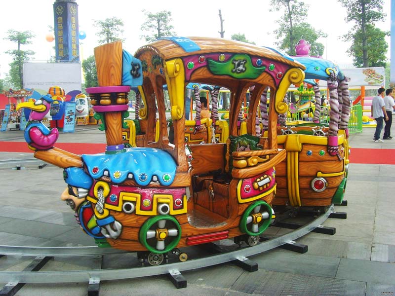 海盜船小火車游樂設(shè)備